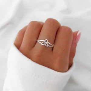 Anillo triqueta celta